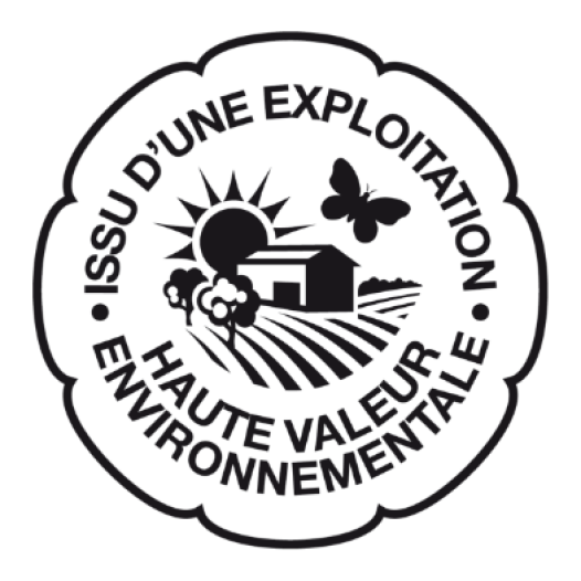 Logo du label 'Issu d'une exploitation haute valeur environnementale' avec un paysage agricole, un soleil, un papillon et des cultures stylisées.